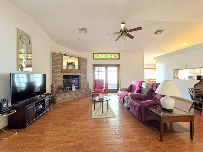 Foto del edificio - 824 Old Floral City Rd