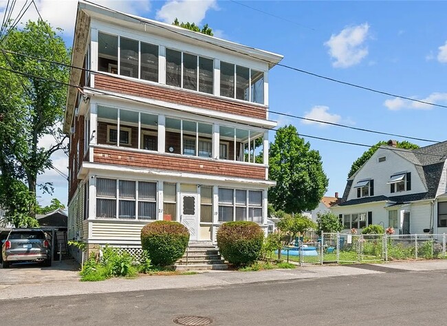 Building Photo - 19 Redfern St