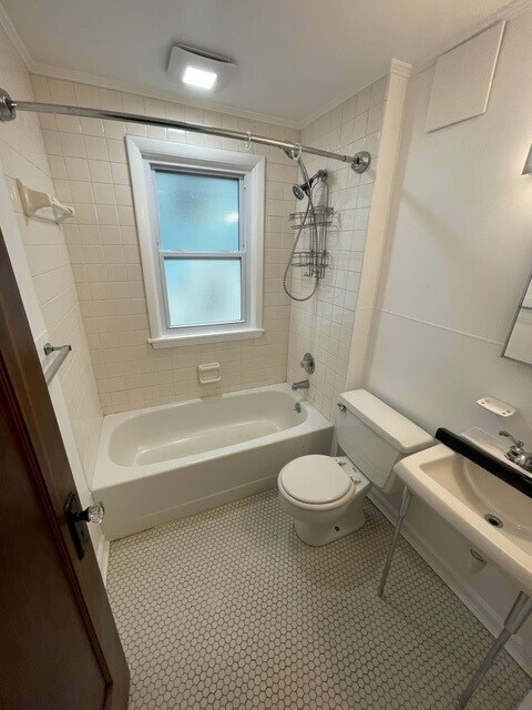Bath - 233 Saint Lawrence Ave
