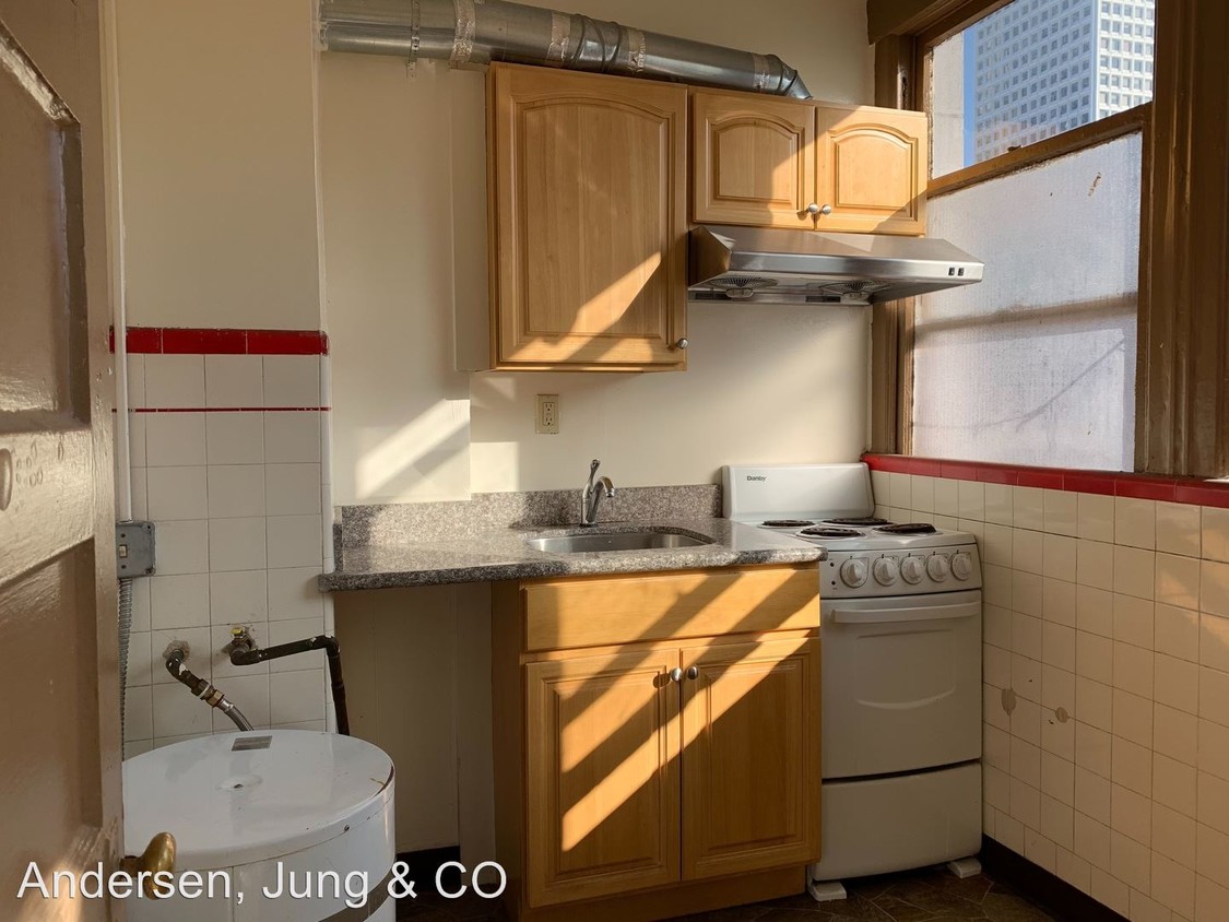 Building Photo - 858-870 Clay St