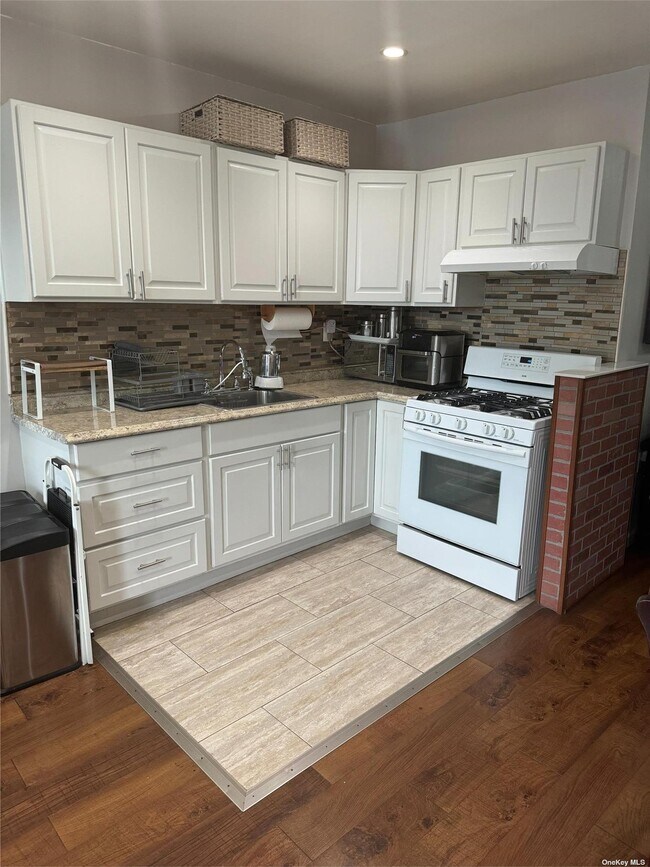 Building Photo - 1103 Sutter Ave