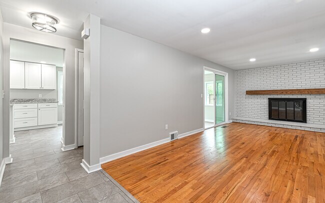 Building Photo - 4236 Tanglewood Dr