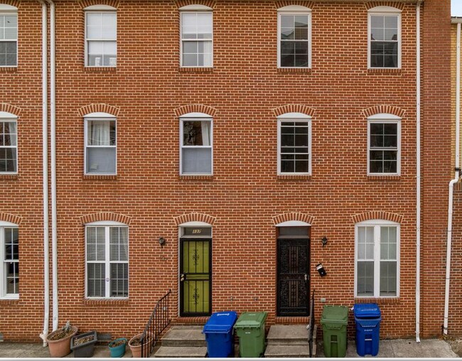 Frente - 139 W Hamburg St