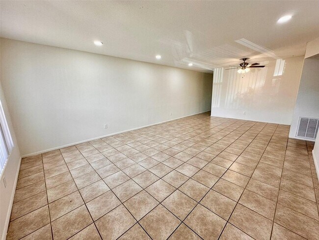 Foto del edificio - 2073 Denmark St