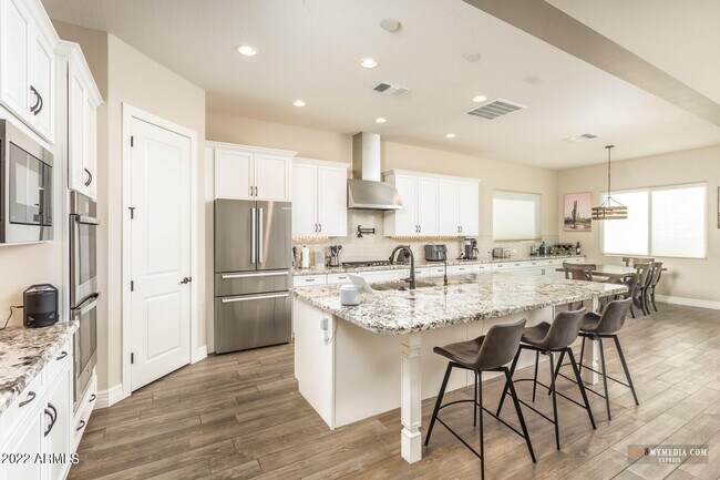 Building Photo - 9193 W Country Club Trail