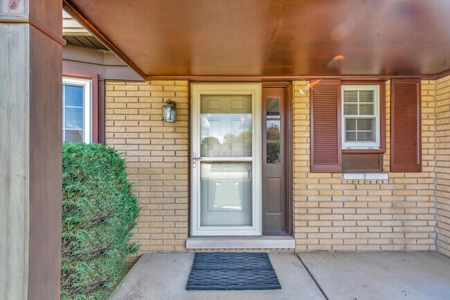 Building Photo - 197 Kings Way