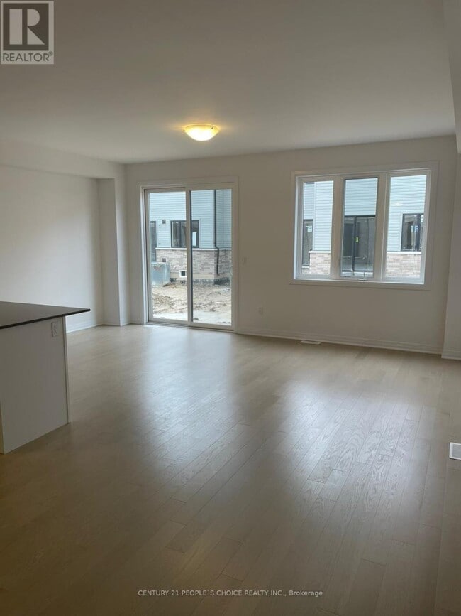 Building Photo - 937 Douro St