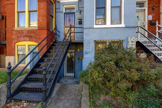 Building Photo - 2025 11th St NW