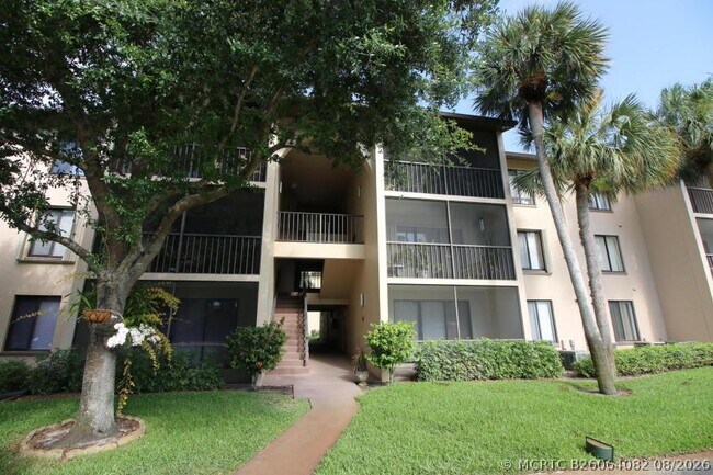 Building Photo - 201 Foxtail Dr
