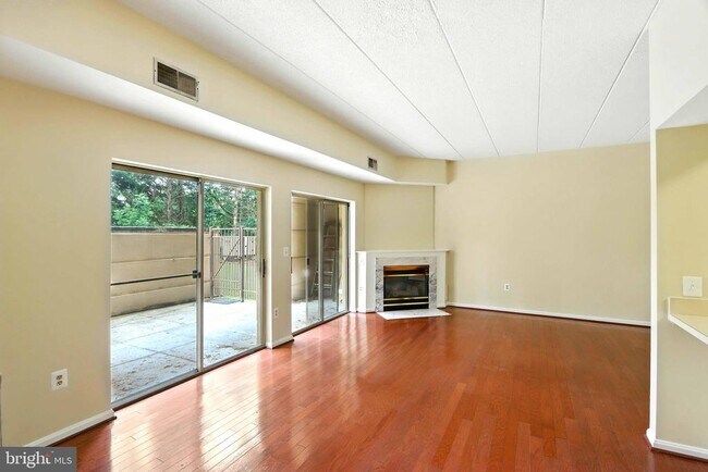 Foto del edificio - 7317 Eden Brook Dr