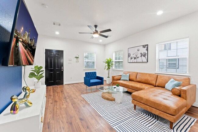 Building Photo - 5009 Mallow St