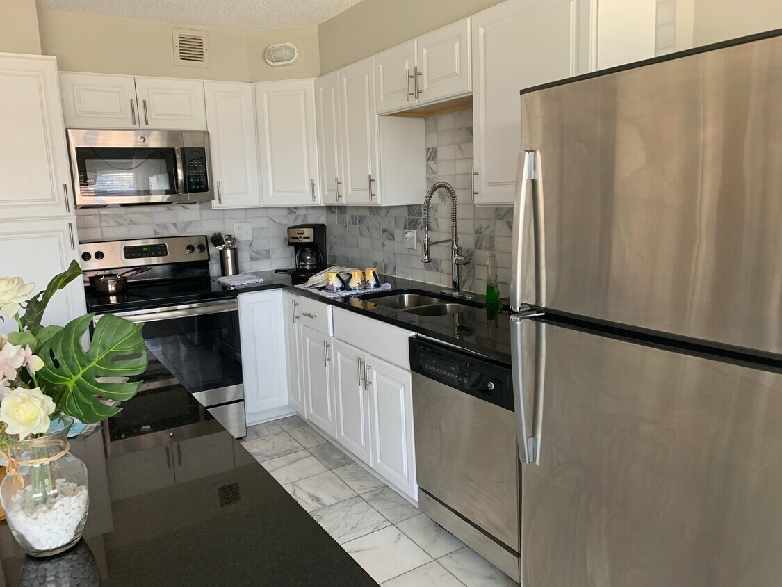 Kitchen - 4545 Wornall Rd