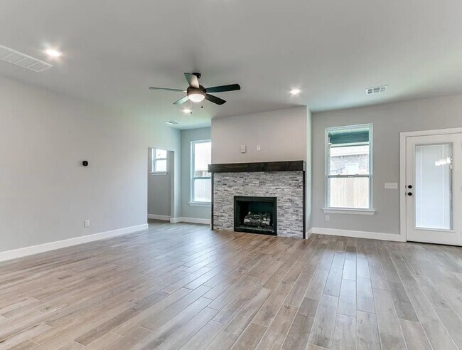 Sala de estar con oficina en la esquina - 1221 SW 141st St