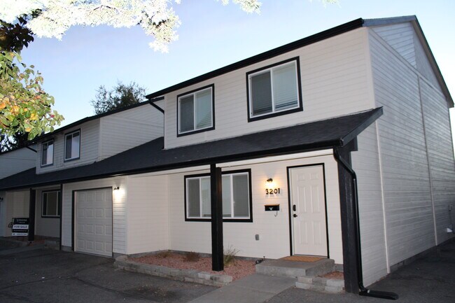 Building Photo - 3201 W Cherry Ln