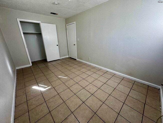 Foto del edificio - 1616 Britain St