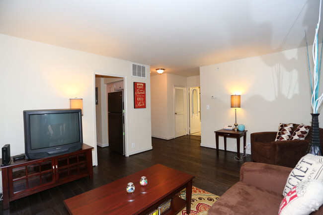 Sala de estar - Towson Place Apartments, Student Off Campus