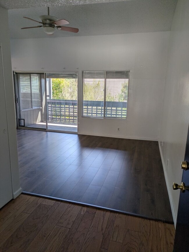 Building Photo - Beautiful Upper-Level Two-Bedroom  Two-Bat...