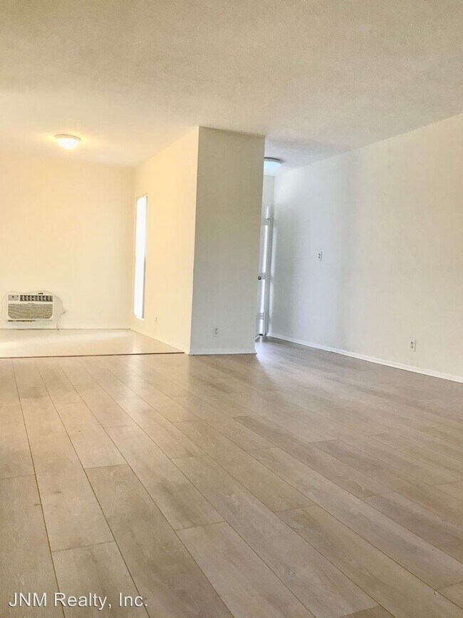 Building Photo - 6537-6543 Woodley Ave