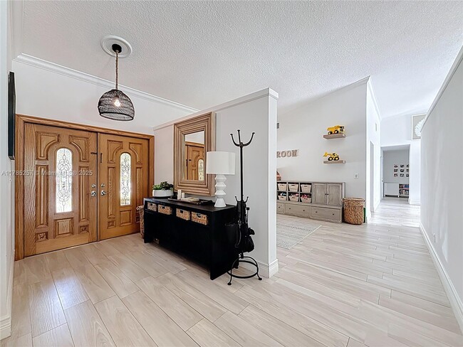 Building Photo - 10830 SW 38th Dr