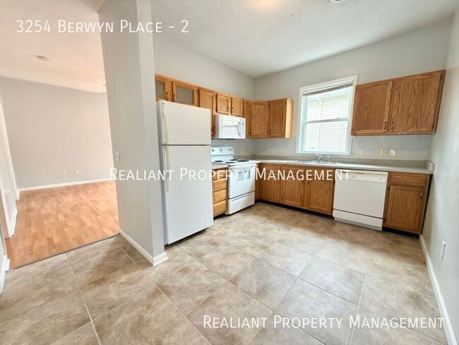 Foto del edificio - 3254 Berwyn Pl