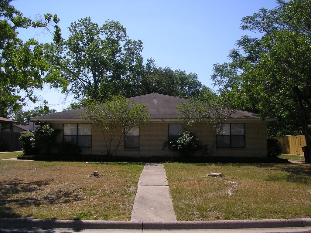 Primary Photo - College Station - 2 bedroom / 2 bath / fen...