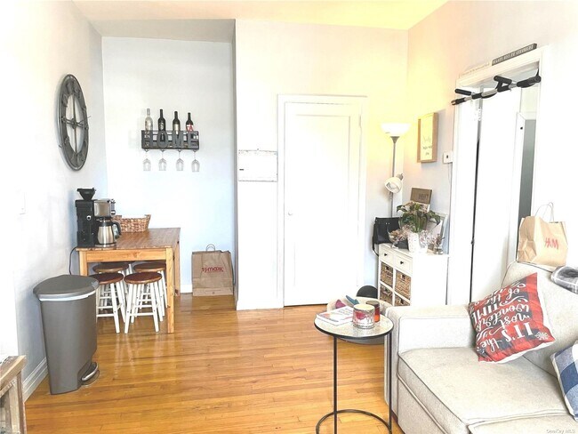 Foto del edificio - 36-38 Hillside Avenue
