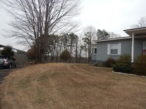 Building Photo - 320 Shortys Hill Dr