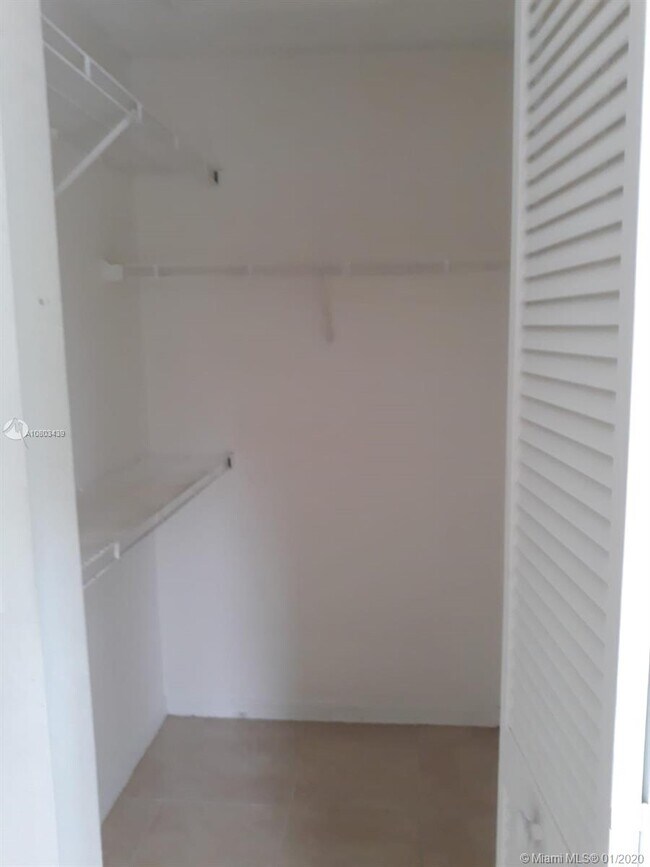 Foto del edificio - 4035 W McNab Rd