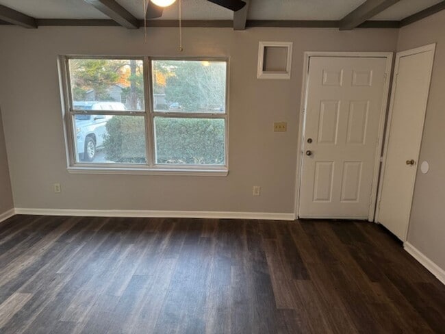 Foto del edificio - 222 Poplar Rd