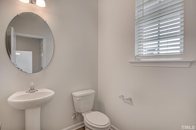 Building Photo - 1312 Achonechy Trl
