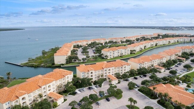 Building Photo - 5 Harbour Isle Dr E
