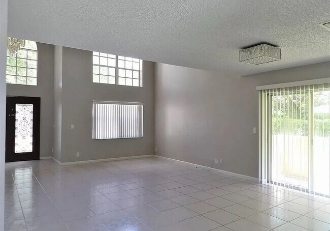 Building Photo - 10004 NW 57th Pl