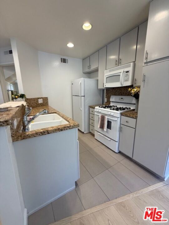 Building Photo - 4322 Matilija Ave