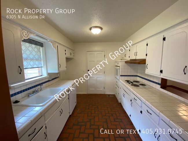 Building Photo - Lovely Brick Home in NW OKC near Lake Hefner