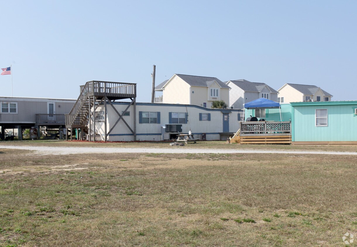 780 N Topsail Dr, Surf City, NC 28445 Apartments in Surf City, NC