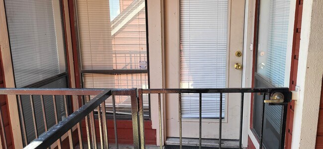 Foto del edificio - 9839 Walnut St