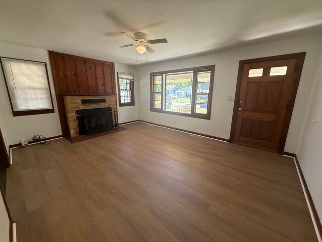 Building Photo - Spacious 3 Bedroom, 2 Bath Home in Springfield, MO!