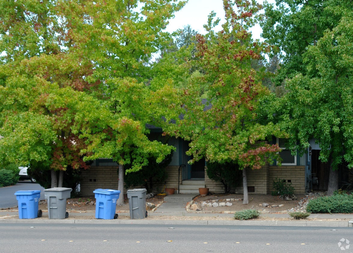 Building Photo - 5965 Montecito Blvd