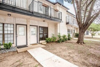 Building Photo - 1307 Kinney Ave
