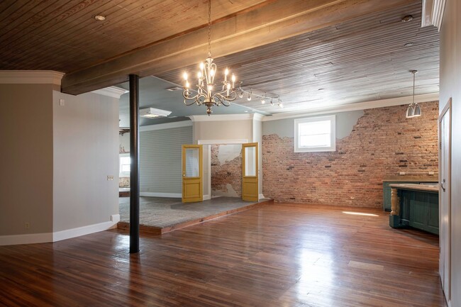 Building Photo - Awesome loft in Downtown Opelika!