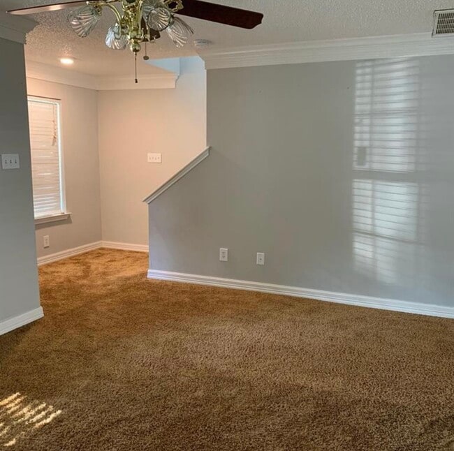 Building Photo - 10918 Vista Norte Ct