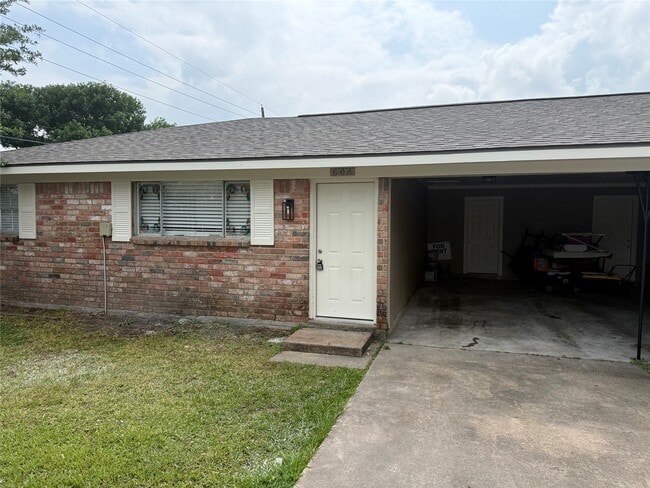 Building Photo - 610 County Rd 157