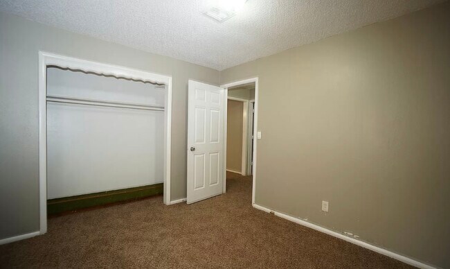 Building Photo - 3005 SW 55th St