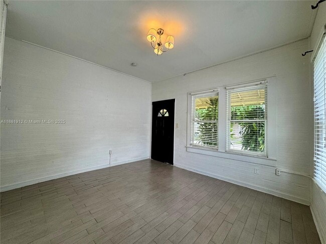Foto del edificio - 109 Frow Ave