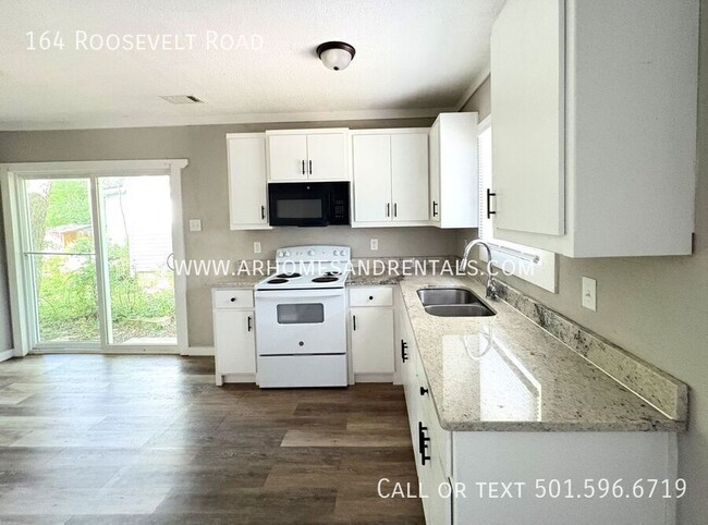 Foto del edificio - 164 Roosevelt Rd