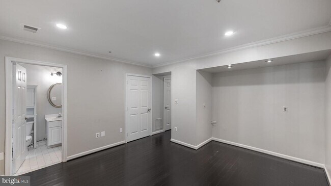 Building Photo - 5501 Whitley Park Terrace
