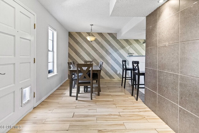 Building Photo - 6201 Escondido Dr