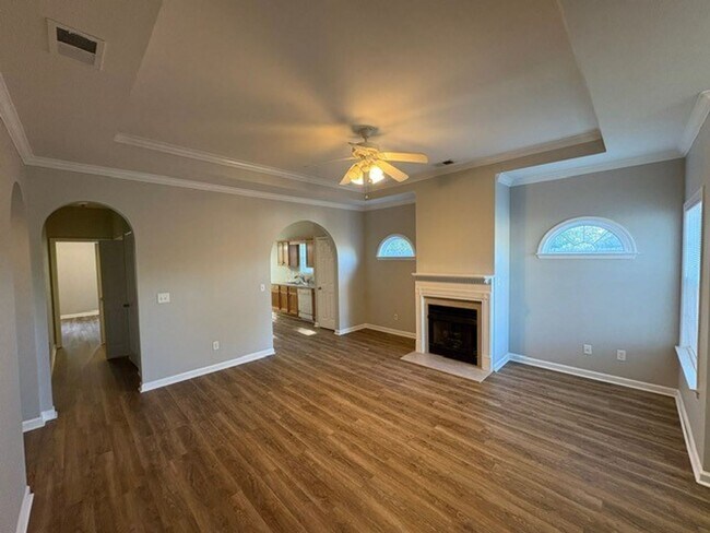 Building Photo - For Rent - 3 Bedroom, 2 Bathroom home in P...