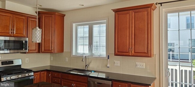 Building Photo - 22551 Cambridgeport Square