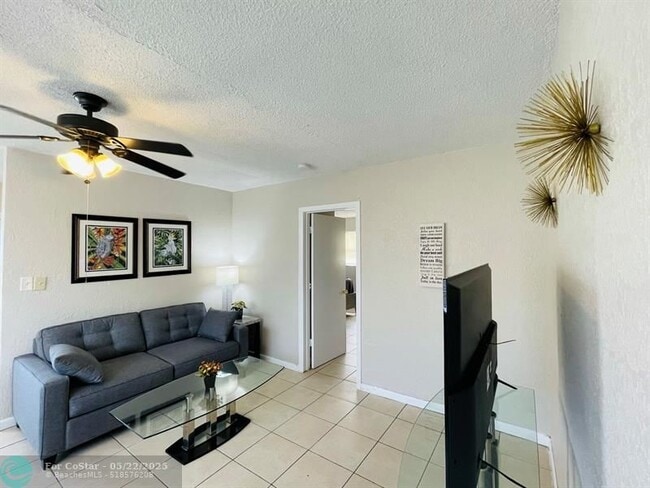 Foto del edificio - 889 NW 16th Ave